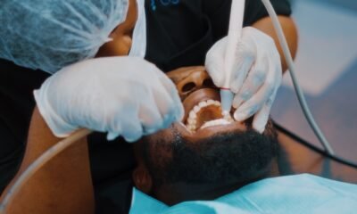 Dentiloquent