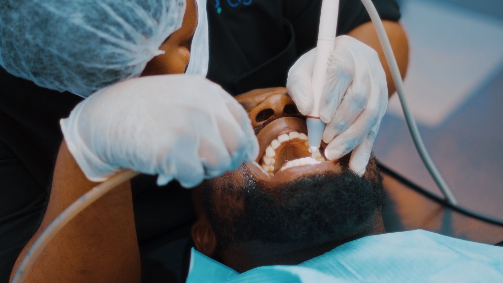 Dentiloquent
